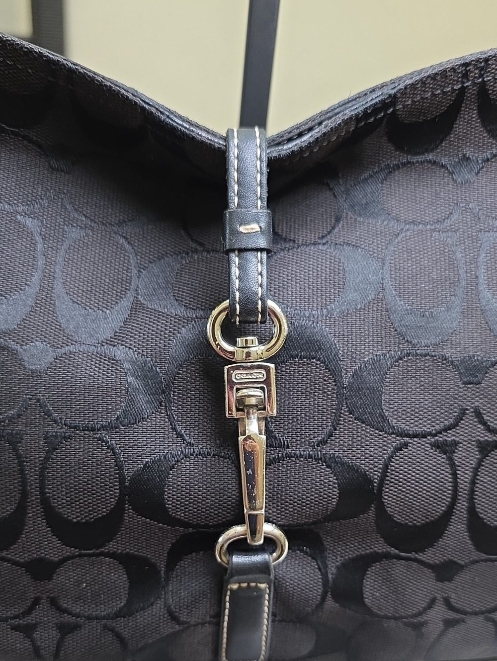 COACH 6091 Vintage Hamptons Clip Hobo Black Signature Fabric/Black Leather Trim - Picture 3 of 16